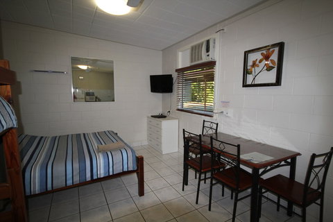 Seaforth Holiday Units - 1 Gold Coast 6