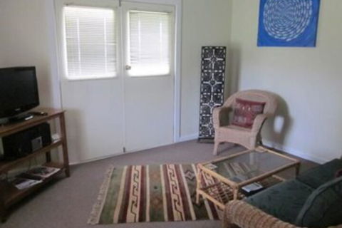 Lakes Waterfront Motel & Holiday Cottages - Gold Coast 4U 7