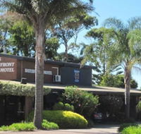 Lakes Waterfront Motel  Holiday Cottages - Gold Coast 4U