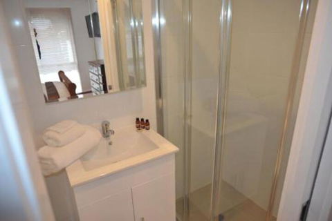 The Pommy Tree - Accommodation Gold Coast 6