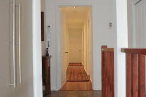 The Pommy Tree - Accommodation Gold Coast 3