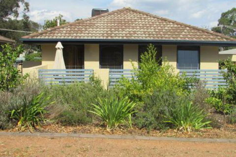 The Pommy Tree - Accommodation Gold Coast 4