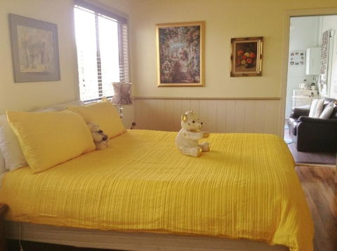 Must Love Dogs B&b - Gold Coast 4U 5