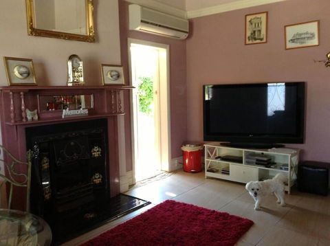 Must Love Dogs B&b - Gold Coast 4U 3