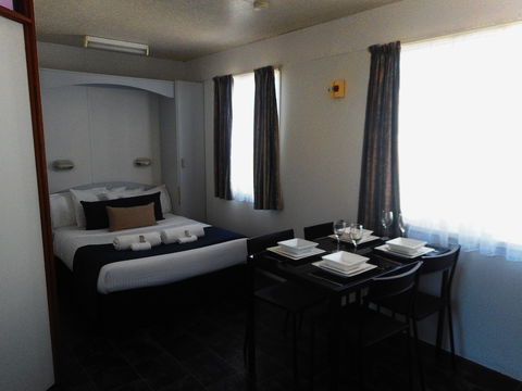 Two Shores Holiday Village - Gold Coast 4U 1