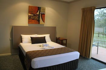 Emerald Executive Apartments - Accommodation Gold Coast 1