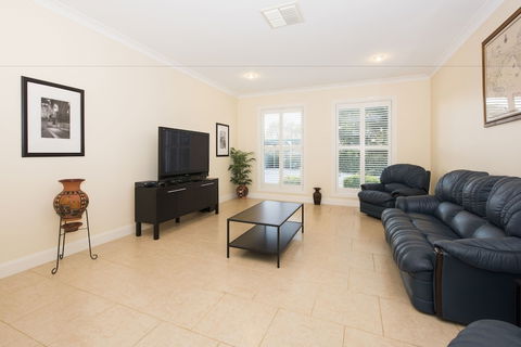Colonial Court Villas - Accommodation Gold Coast 0