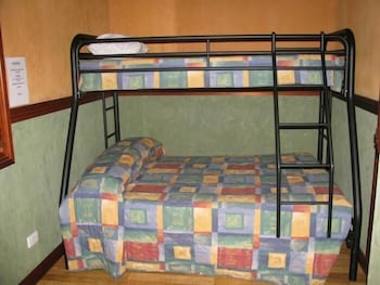 Ivanhoe Village Caravan Resort - Gold Coast 4U 4