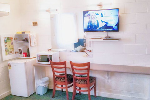 A & A Lodge Motel Emerald - 1 Gold Coast 6