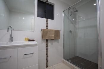 Emerald Gardens Motel & Apartments - 1 Gold Coast 2