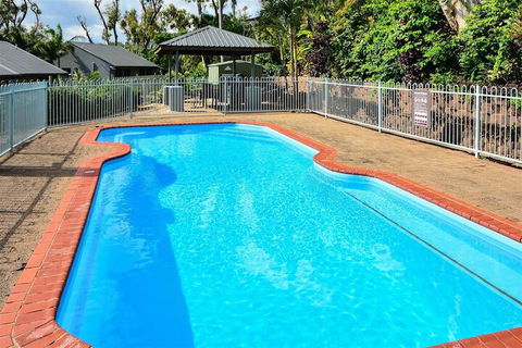 Sunset Waters 6 - Gold Coast 4U 3