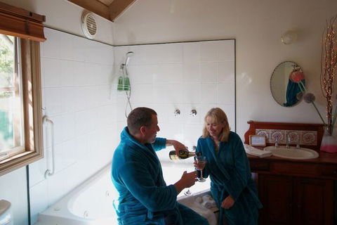 Olinda Country Cottages - Gold Coast 4U 2