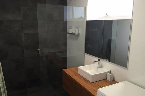 Centrepoint Units Heidelberg - 1 Gold Coast 7