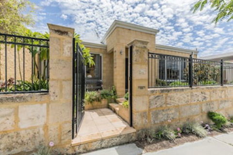 Ocean Keys Cottage - Gold Coast 4U 0
