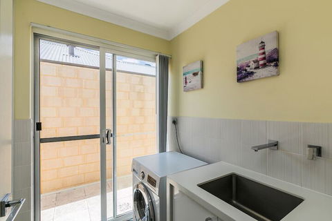 Ocean Keys Cottage - Gold Coast 4U 5