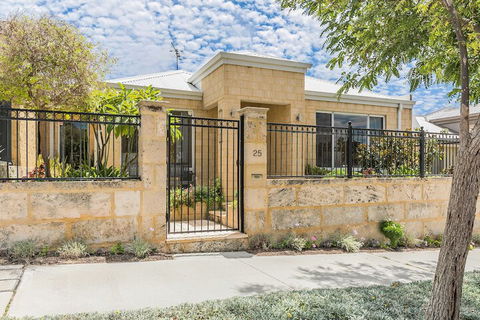 Ocean Keys Cottage - Gold Coast 4U 1