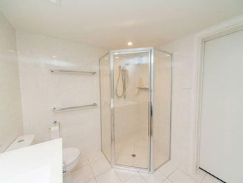 Hibiscus 006 - Accommodation Gold Coast 2
