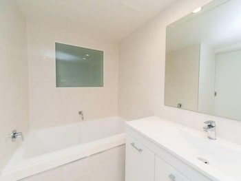 Hibiscus 006 - Accommodation Gold Coast 1