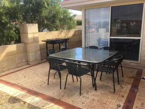 Port Bouvard Beach Holiday Home Mandurah - Accommodation Gold Coast 2