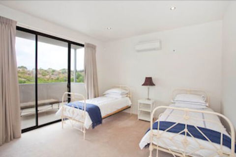 Four Kings Apartments - Accommodation Gold Coast 7