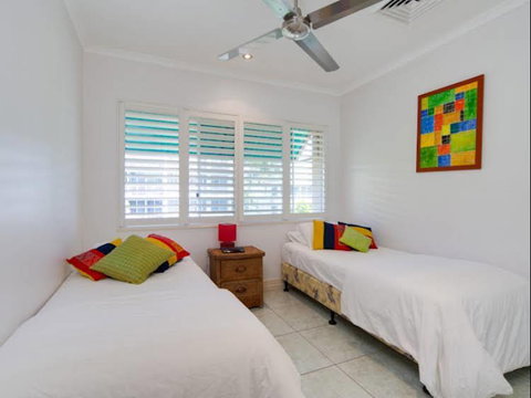 Azure Waters - Accommodation Gold Coast 0