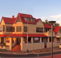 McCloud House - Accommodation Gold Coast