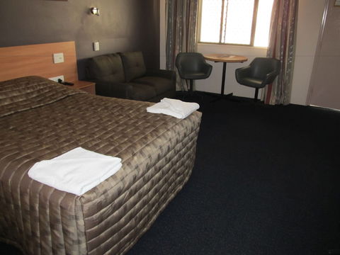Sun Palms Motel - Accommodation Gold Coast 1