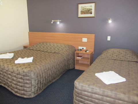 Sun Palms Motel - Accommodation Gold Coast 3