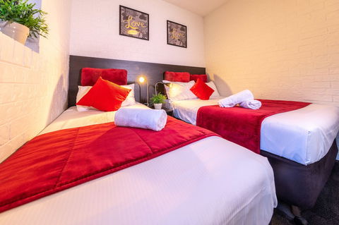 Ascot Budget Inn & Residences - Gold Coast 4U 4