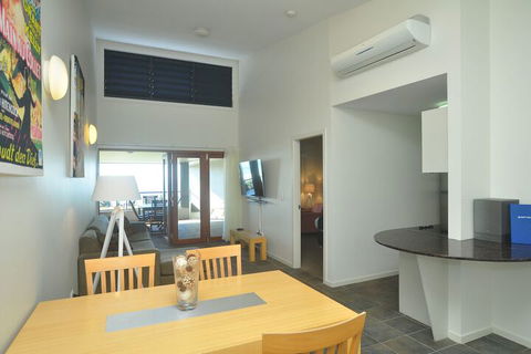 Lennox Holiday Apartments - Gold Coast 4U 4