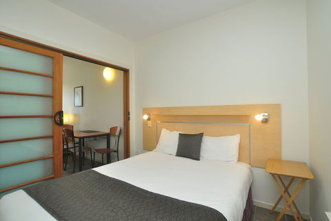 Lennox Holiday Apartments - Gold Coast 4U 5
