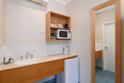 Catalina Motel Lake Macquarie - Gold Coast 4U 5