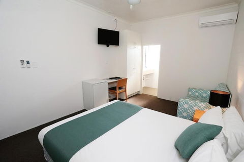Q Express - Accommodation Gold Coast 6