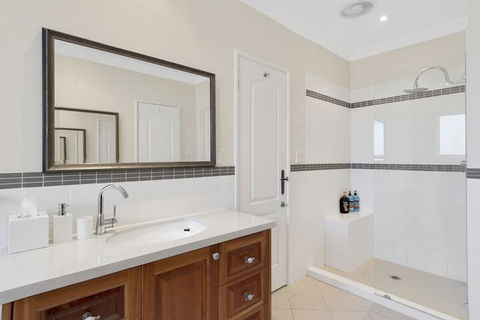 Sorrento Beach Bed & Breakfast - Gold Coast 4U 5