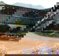 Gooromon Park Cottages - Gold Coast 4U