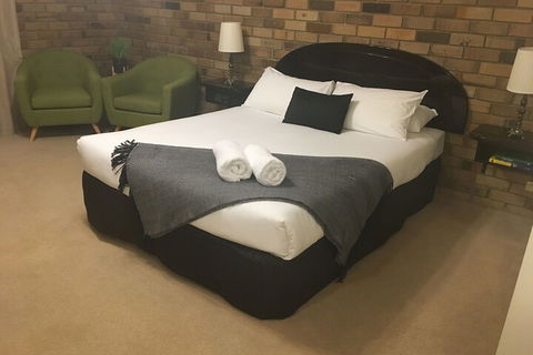 Magdala Motor Lodge & Lakeside Restaurant - Accommodation Gold Coast 4