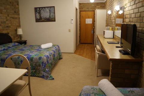 Magdala Motor Lodge & Lakeside Restaurant - Accommodation Gold Coast 5
