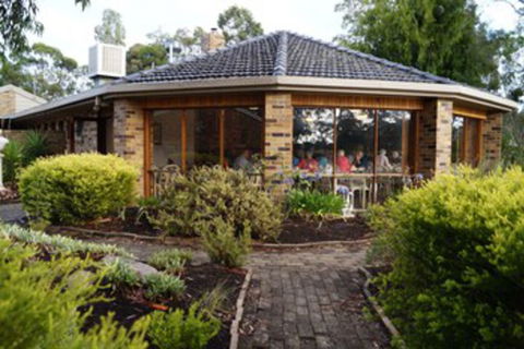 Magdala Motor Lodge & Lakeside Restaurant - Accommodation Gold Coast 0
