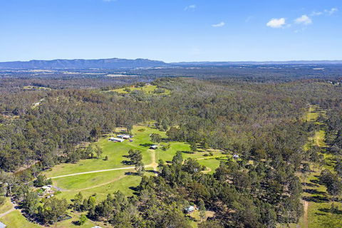 Hunter Hideaway Cottages - Gold Coast 4U 7