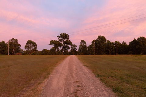 Hunter Hideaway Cottages - Gold Coast 4U 6