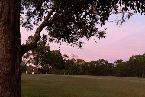 Hunter Hideaway Cottages - Gold Coast 4U 3