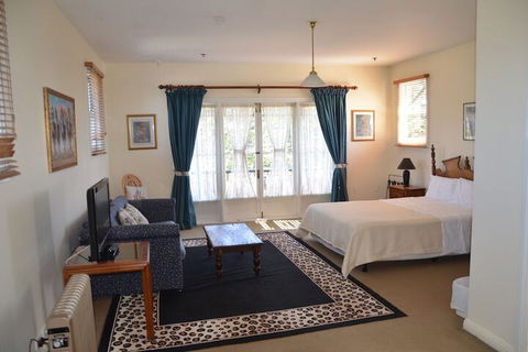 Leura House - 1 Gold Coast 7