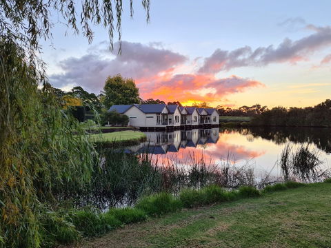 Lakeside Villas At Crittenden - Gold Coast 4U 4