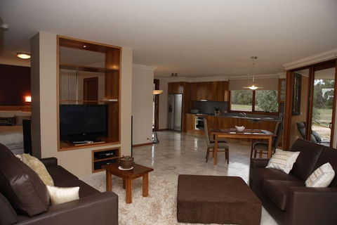 Aurora Cottages - Accommodation Gold Coast 6