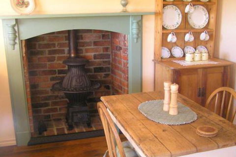 Valleyfield Cottage - Accommodation Gold Coast 1