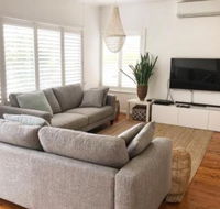 The Seaside Beachhouse Mollymook - Gold Coast 4U
