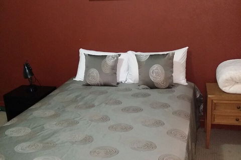 Hampton Court Apartments - Accommodation Gold Coast 7