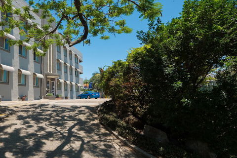 Hampton Court Apartments - Accommodation Gold Coast 3