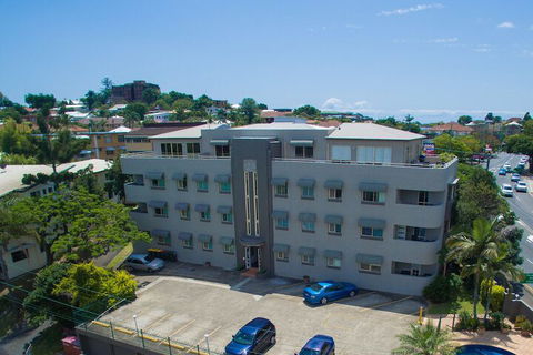 Hampton Court Apartments - Accommodation Gold Coast 1