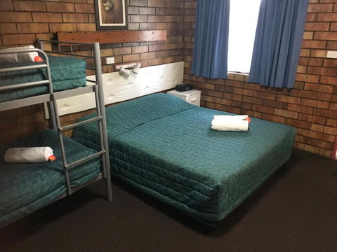 Miles Outback Motel - Accommodation Gold Coast 2